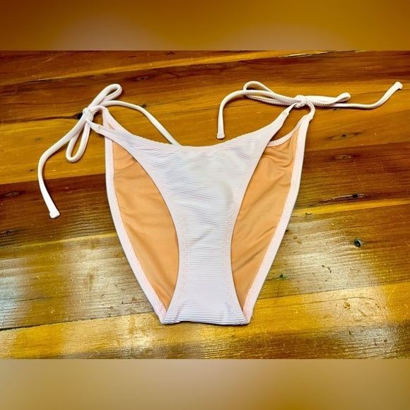 NWT Ribbed Curved-Waist Cheeky String Bikini Bottom in Pale Blossom Pink, Small - Picture 1 of 14